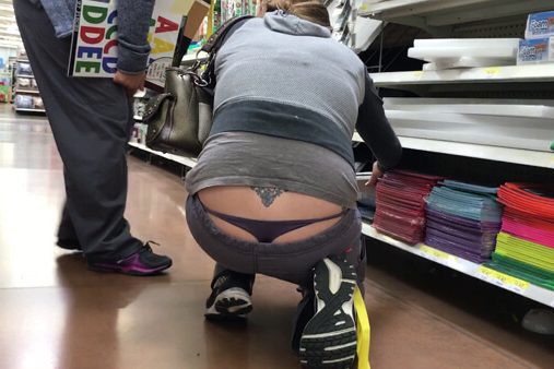 648-prev-walmart-thong-thong-slip-nurse-scrubs-candid-creepshot-voyeur-tanga-culo-booty-butt-ass-arse-underwear-oops