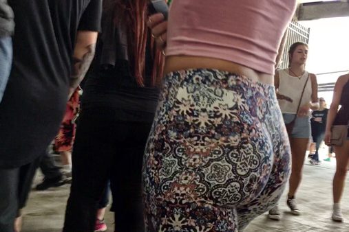 672 prev-Rock Girl-candid-leggings-pattern-creepshot-video-hd-free-voyeur-ass-culo-booty-jiggle-hot-beautiful-girl-public