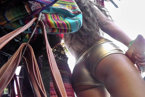 688 prev-gold-booty shorts-ass-cheeks-butt-booty-shorts-culote-latina-raver-street-voyeur-candid-video-creepshot-hd-free