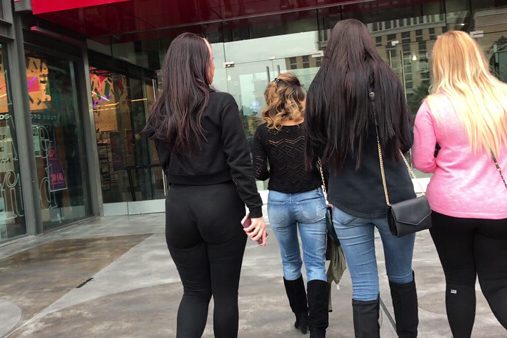 690 prev-italian girl-candid-creep-video-hd-free-see thru-sweatpants-booty-grande-culo-arse-big-street