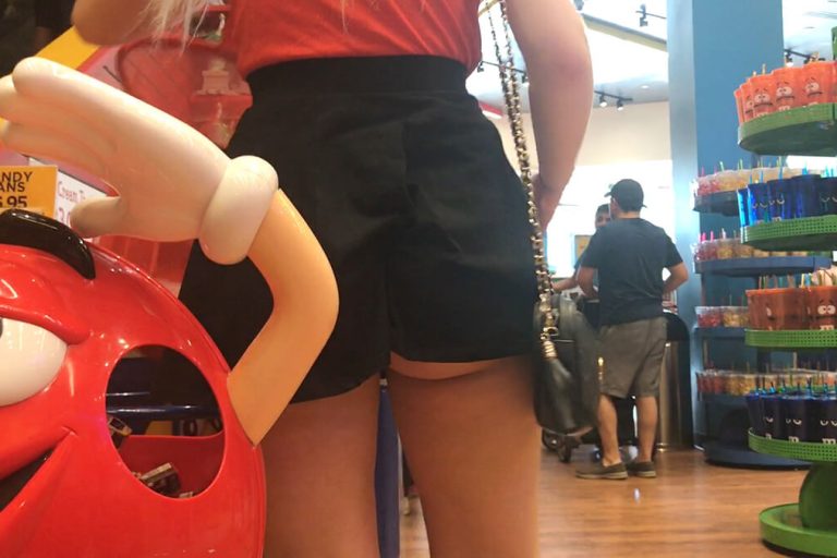 836-prev-super short skirt-skirt cheeks-candid-creep-ass-culo-public-oops-voyeur