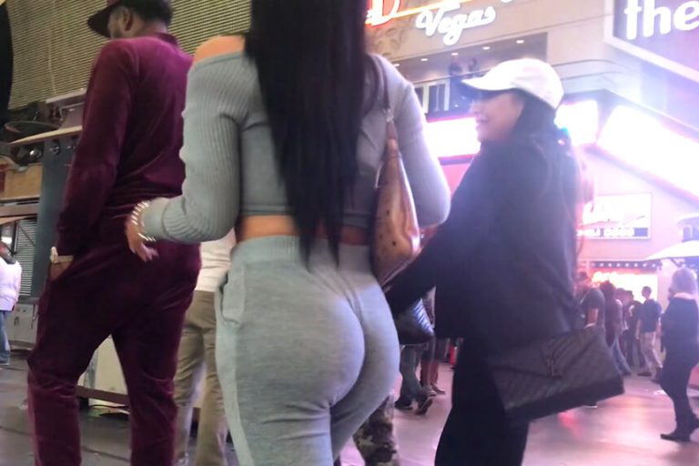 867-prev-latina ass-candid latina booty-super booty-braless nips candid-voyeur latina-street booty caught
