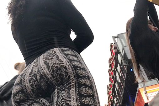 0011-mixed girl-candid-creepshot-video-booty-jiggles-leggings-nice-booty-street-public-voyeur.MOV_20170801_154316.422